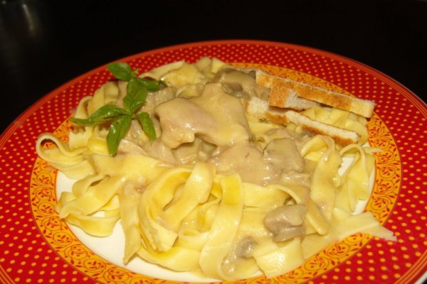 Pulpa de curcan in sos alb