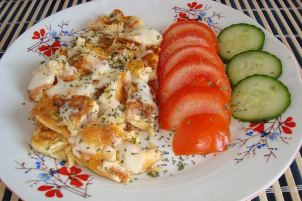 Omleta cu smantana,sunca si cascaval