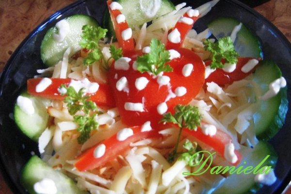 Salata de  cascaval cu oua si usturoi