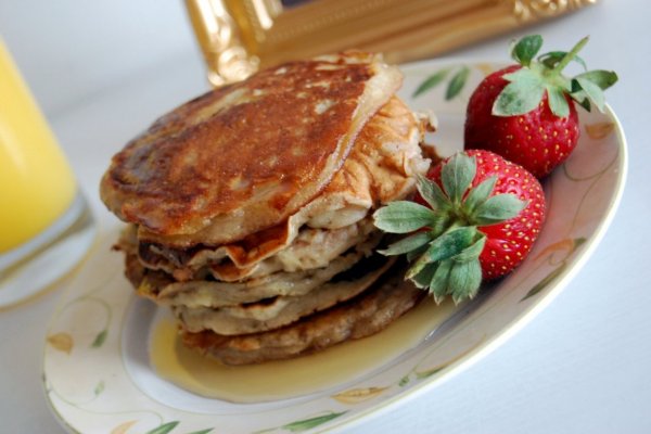 Pancakes cu mere si sirop de artar