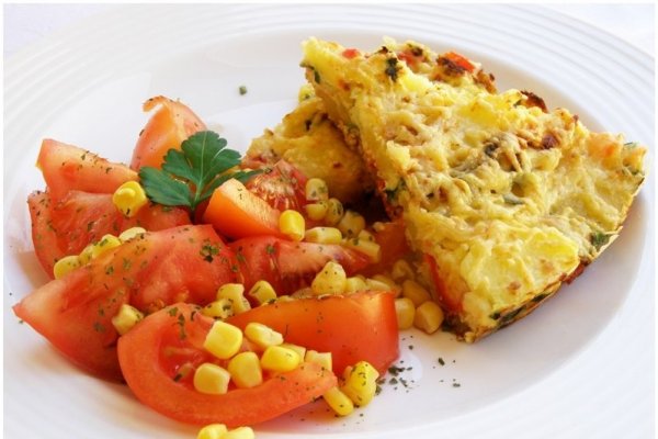 Frittata cu cartofi, porumb si ardei