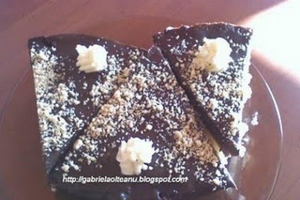 Tort de ciocolata cu crema de ciocolata alba