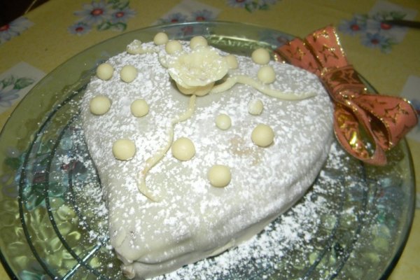 Tort inimioara cu crema de trufe