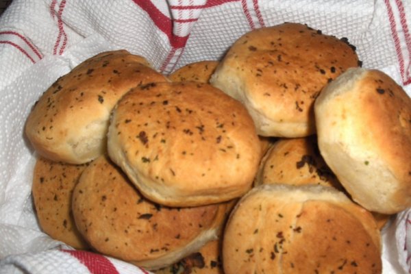 Pãezinhos de alho ( Pâinici de usturoi)