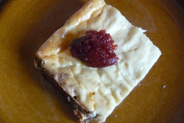 Prăjitură sănătoasă cu fructe şi brânză de vaci