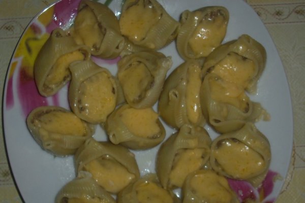 Pasta Lumaconi umplute cu carne si cascaval