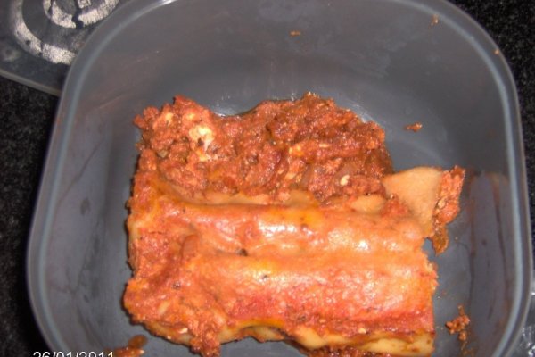 Caneloni in sos de rosii