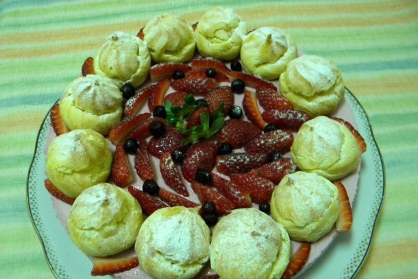 Tort Saint Honore cu iaurt si fructe