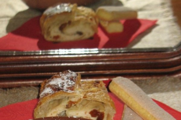 Strudel cu urda si stafide