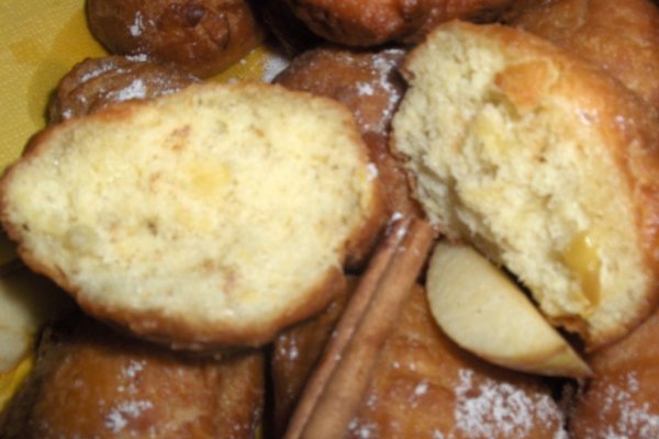 Gogosi  pufoase cu mere