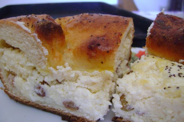 Pasca cu branza dulce si stafide