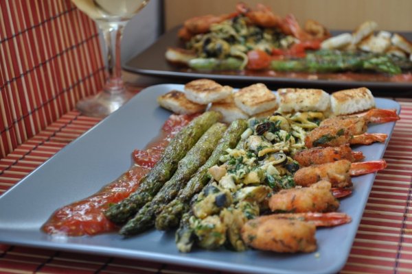 Platou marin cu Gazpacho si sparanghel