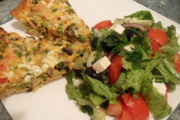 Tarta cu parizer si legume