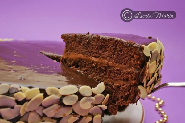 Tort Deliciu de Ciocolata