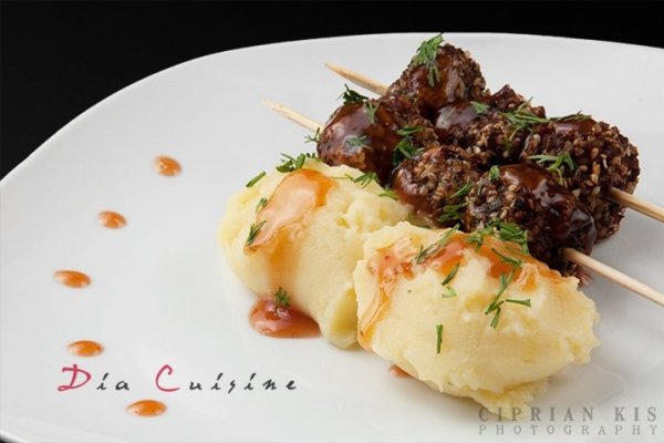 Chiftelute cu curry rosu si susan