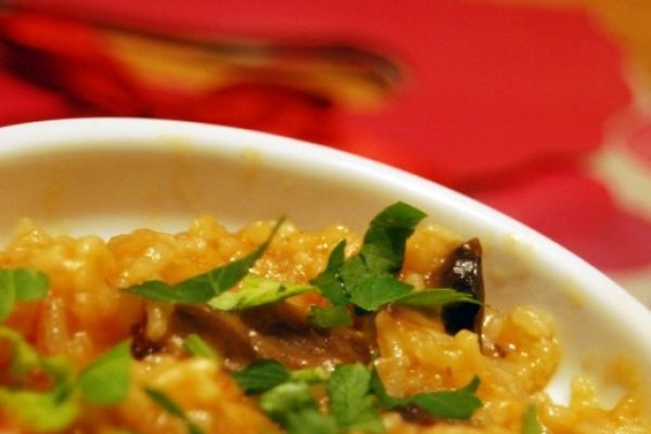 Orez cu ciuperci si carne de porc la cuptor