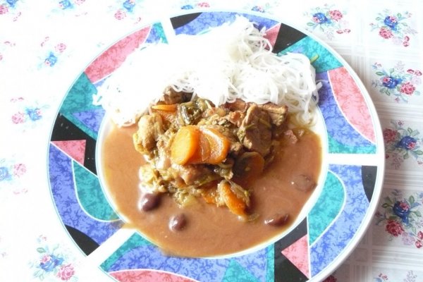 Carne de porc sau de vită cu morcovi şi bere