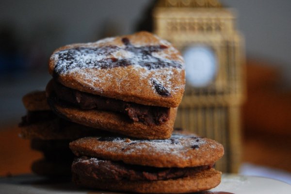 Biscuiti cu migdale si ciocolata