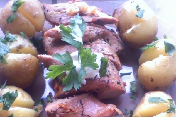 Muschi de porc cu cartofi la cuptor