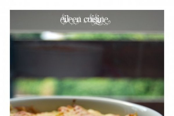 Spaghete gratinate cu spanac si carnati