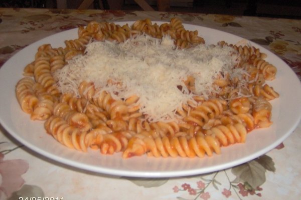 Fusili in sos de rosii