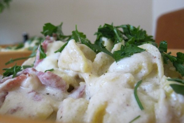 Tortellini cu sos de smantana