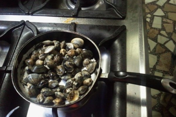 Linguini cu pesto de dovlecel si fructe de mare