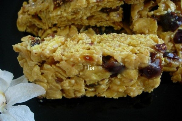 Batoane de cereale cu fructe deshidratate