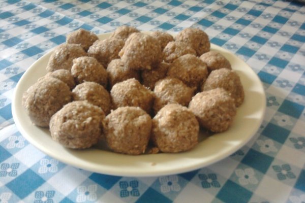 Bomboane cu nuca de cocos si ciocolata