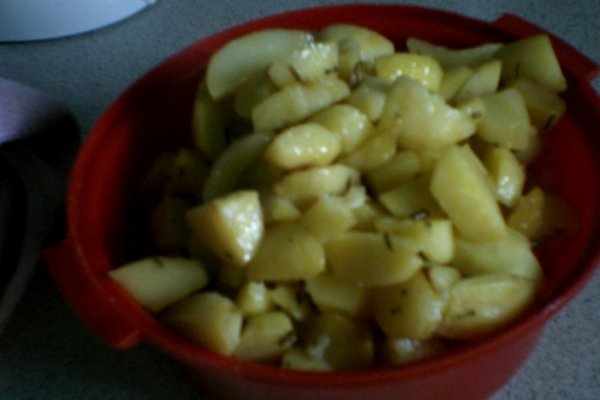 Cartofi rumeniti cu rozmarin,usturoi si piper