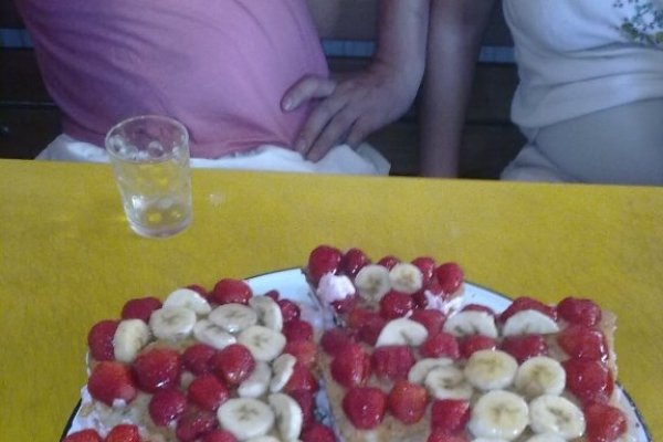 Tort cu capsuni si frisca