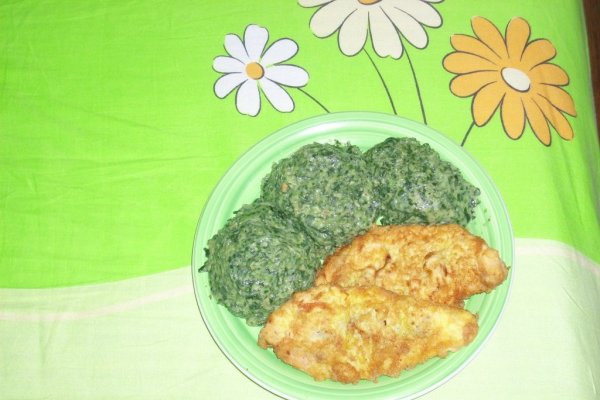 Sos de spanac cu snitele din piept de pui