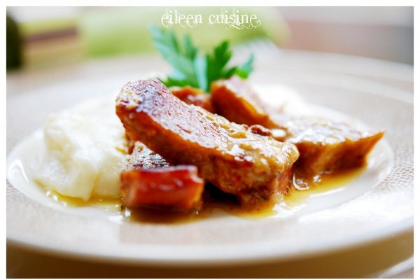 Friptura de porc in cidru cu sos de smantana si mustar
