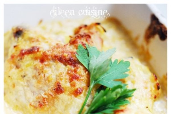 Pulpe de pui cu praz si sos de smantana