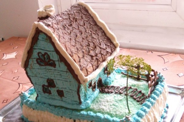 Casuța construită pe tort Doboș cu ness și ciocolată