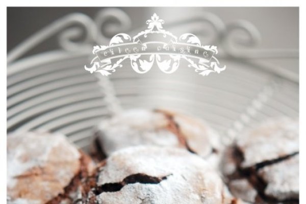 Chocolate crinkle cookies