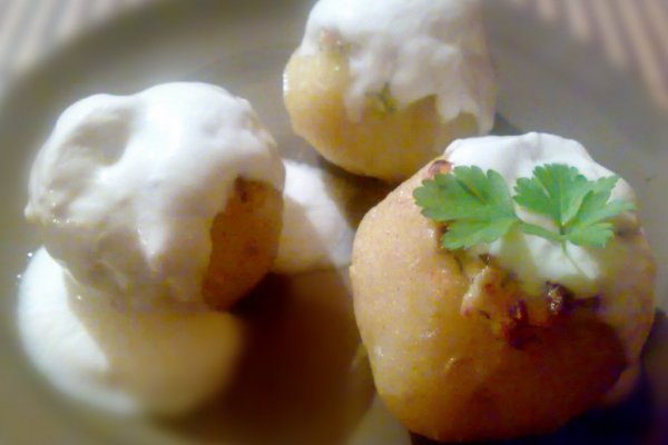 Cartofi la cuptor umpluti cu branza