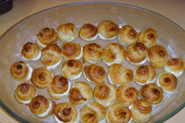 Eclere / gogosele cu crema de vanilie si frisca