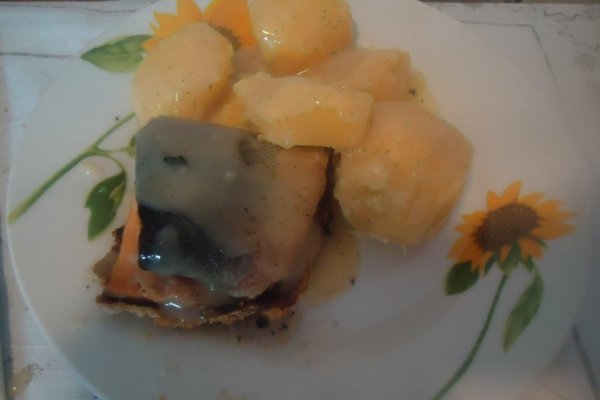 Somon la tigaie cu sos de susan