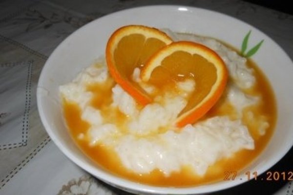 Orez cu lapte cu topping de portocale