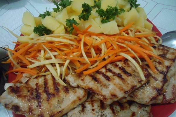 Cotlet de porc cu garnitura si sos