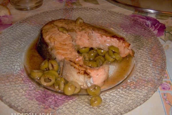 Felii de somon in sos de vin