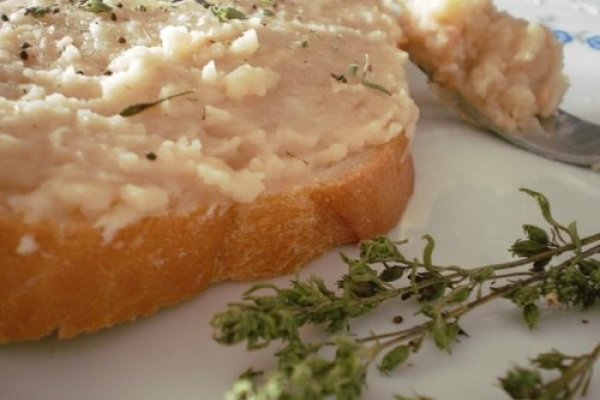 Fasole cu usturoi si verdeata