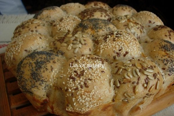 Paine"floare" cu tarate si seminte