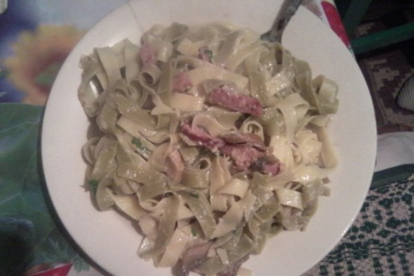 Tagliatelle cu sunca si ciuperci