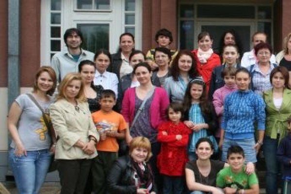 Bloggerii au gatit bunatati pentru satele copiilor