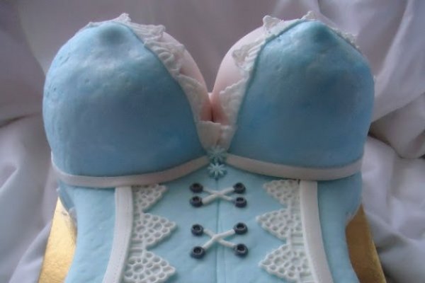 Tort bust cu danteluta