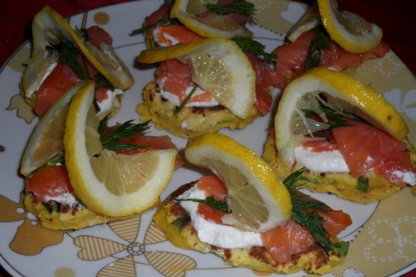 Clatite din cartofi cu somon afumat