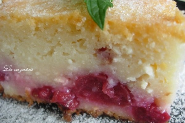 Prajitura turnata, cu branza dulce si visine