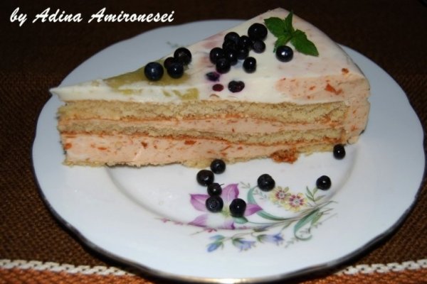 Tort cu caise rapid și răcoros